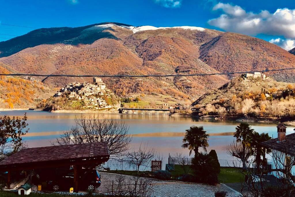 Stanza Con Terrazzo Vista Lago - Lakeholiday Castel di Tora Exteriör bild