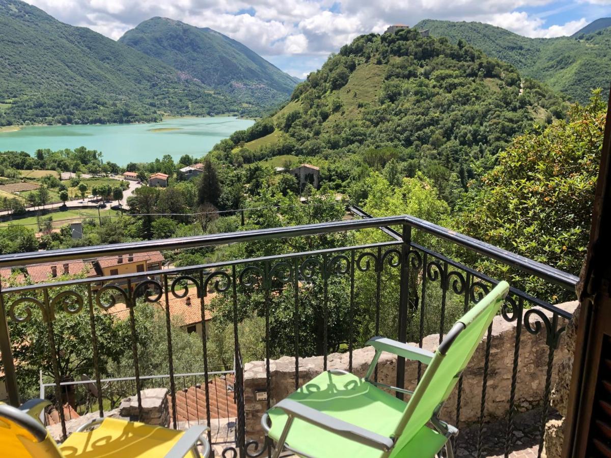 Stanza Con Terrazzo Vista Lago - Lakeholiday Castel di Tora Exteriör bild