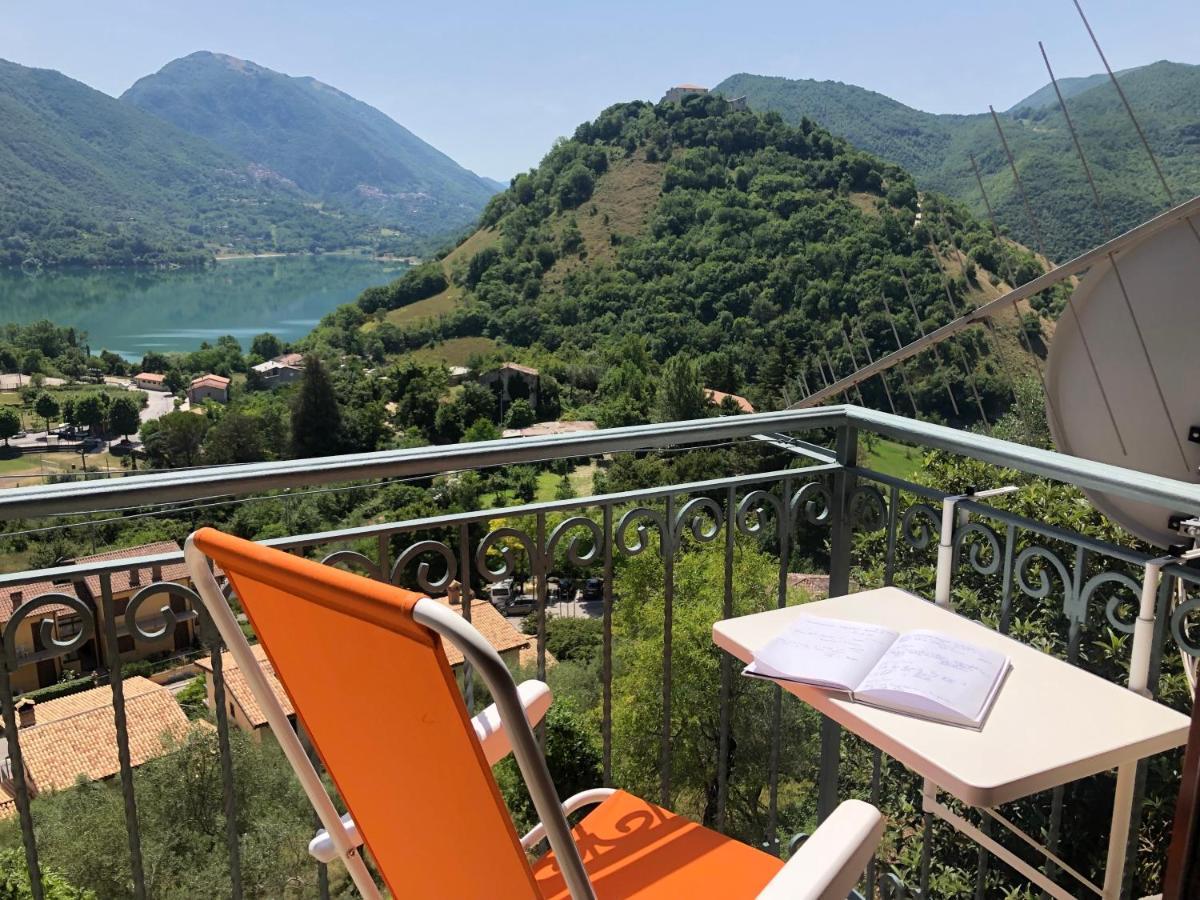 Stanza Con Terrazzo Vista Lago - Lakeholiday Castel di Tora Exteriör bild