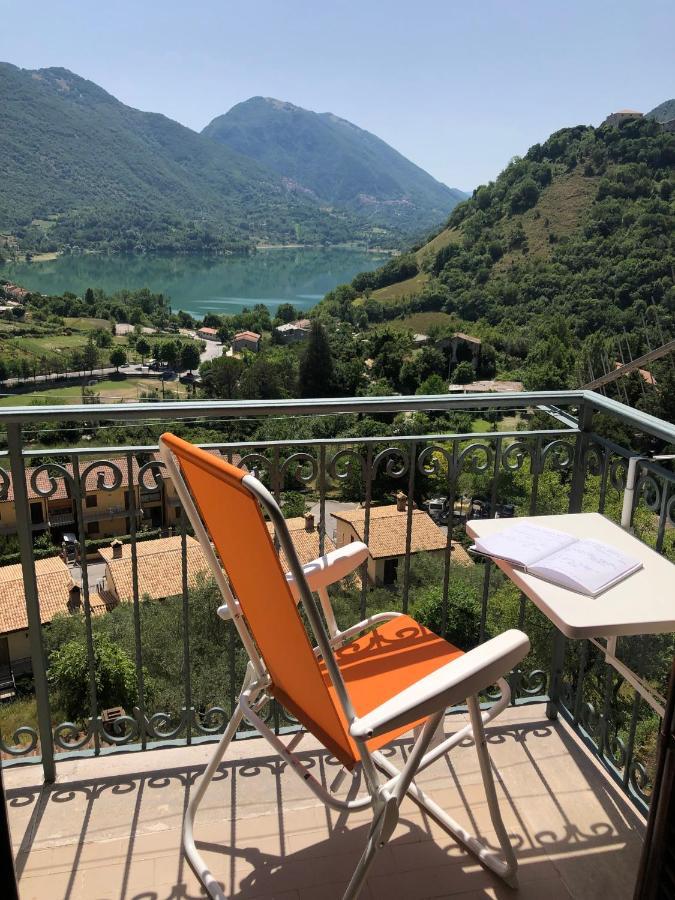 Stanza Con Terrazzo Vista Lago - Lakeholiday Castel di Tora Exteriör bild