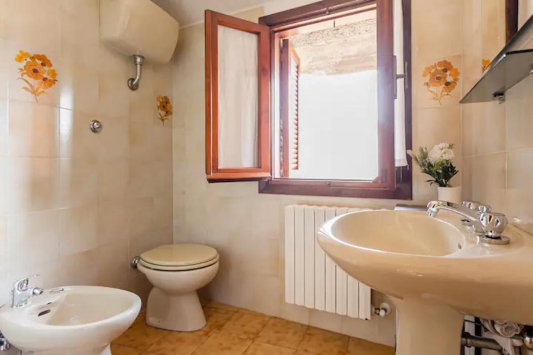 Stanza Con Terrazzo Vista Lago - Lakeholiday Castel di Tora Exteriör bild